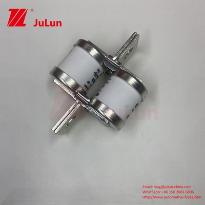 690V Keramische Automotive Sicherungen M6/M8 Twin Flat Plate Bolt Typ 0,43kg Schwerlast Sicherungslösung