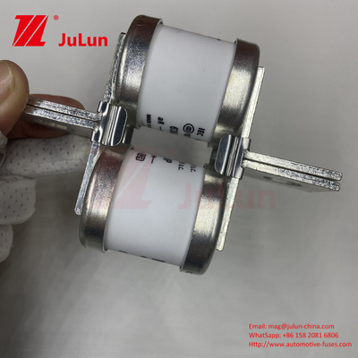 690V Nennspannung BUSSMANN 630MMT Keramische Automobilsicherungen mit Twin Flat Plate Bolt Design für M6/M8 Installation