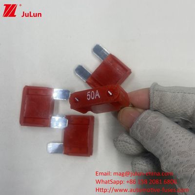 MAXT Blade Fuse 40A Aufrechterhaltung der Stabilität PA66 Messing Fahrzeugschaltungsschalter