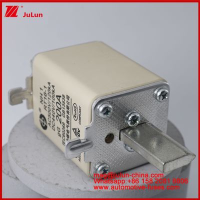 NH1 RT16-1 200A AC500V 120KA DC 440V 100KA Automobile Keramik Auto Sicherungen Blade Mount Für EV / HEV Fahrzeug Kleine Größe Hohe Nennstrom-Kurzschluss-Schutz