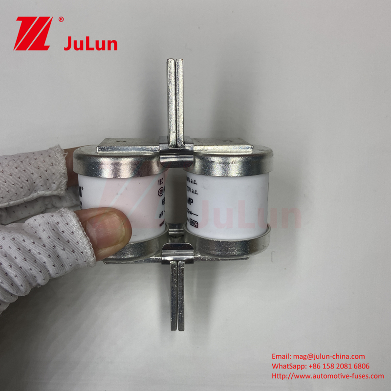 690V Nennspannung BUSSMANN 630MMT Keramische Automobilsicherungen mit Twin Flat Plate Bolt Design für M6/M8 Installation