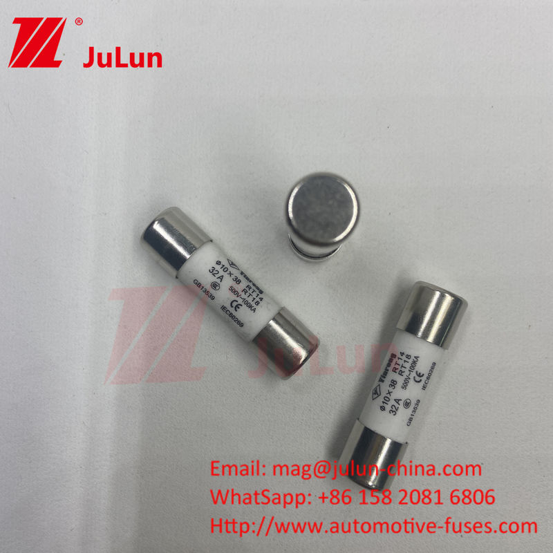 10*38mm FUSE 15A 690VDC Panel Mount Solar PV Sicherung für robuste PV String Schutz